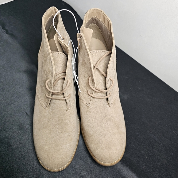 New Tan Ankle Shoes - Picture 4 of 8